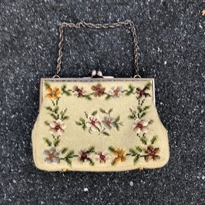 Vintage floral needle point clasp handbag,